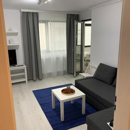 Apartment Питещ Екстериор снимка