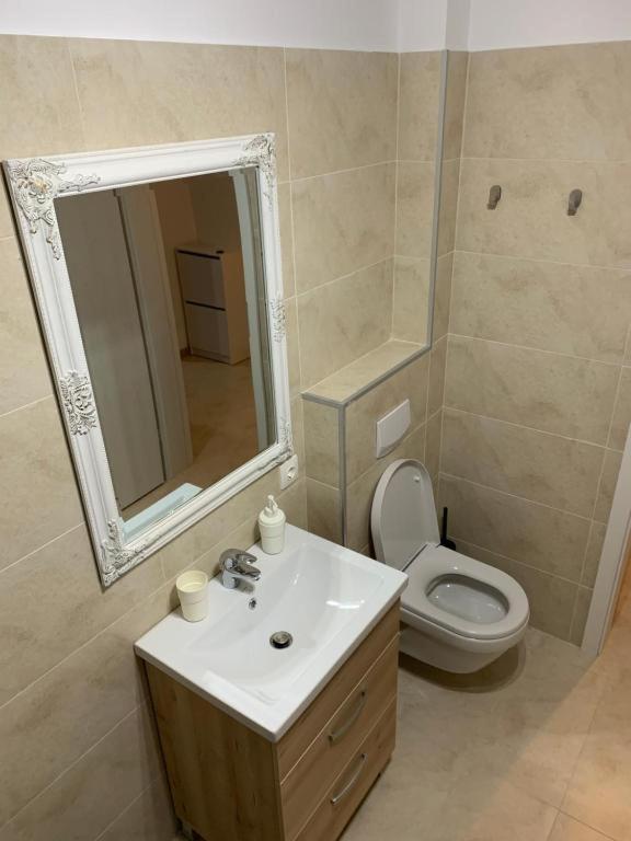 Apartment Питещ Екстериор снимка