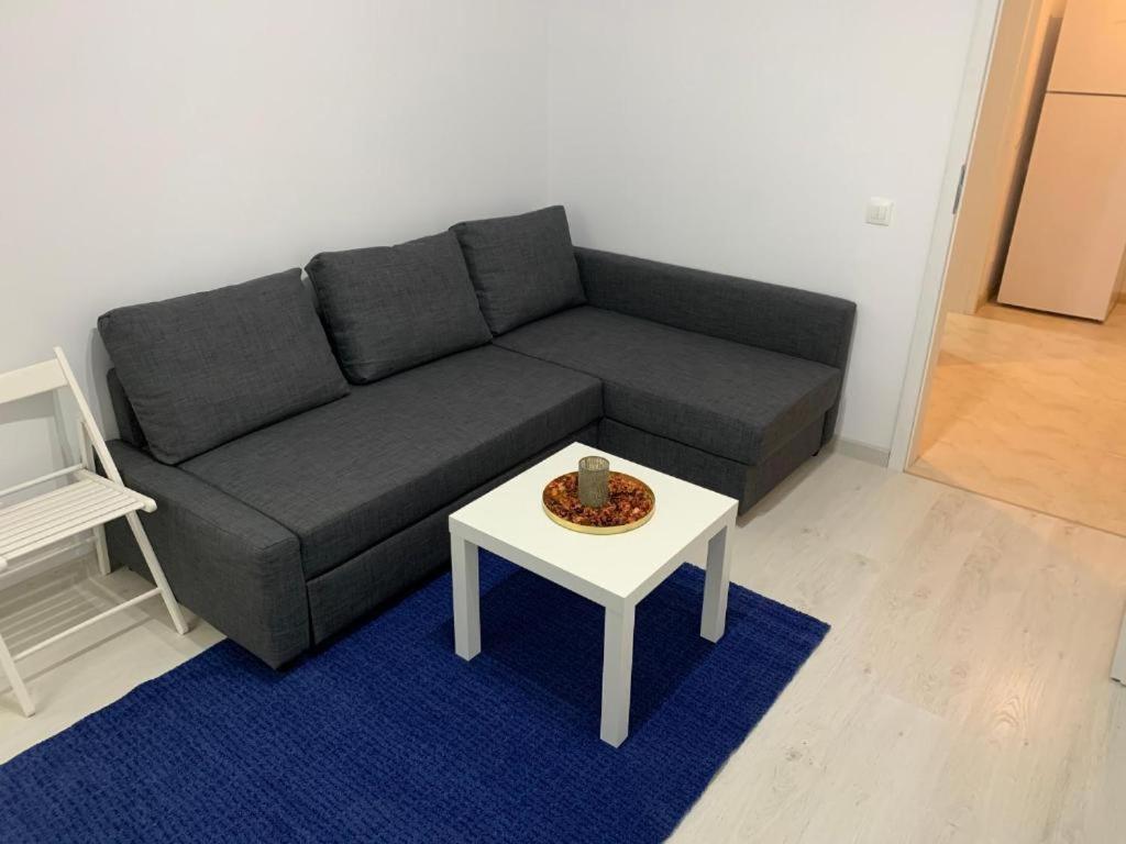 Apartment Питещ Екстериор снимка